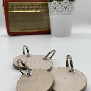 Schlüsselanhänger Holzscheibe mit Rinde